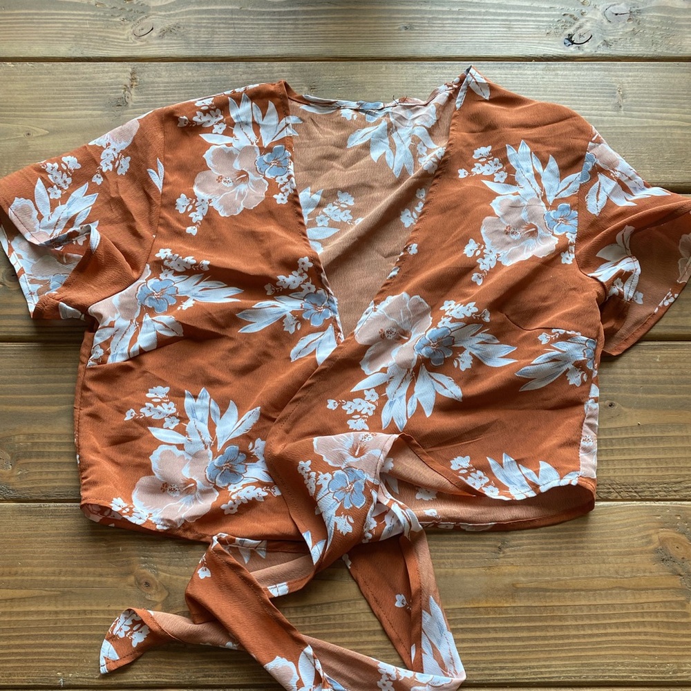 Summery crop tie top